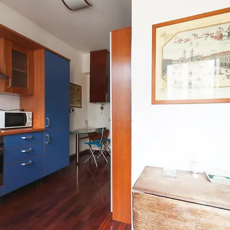De Angeli Cozy Apartment- Youhosty