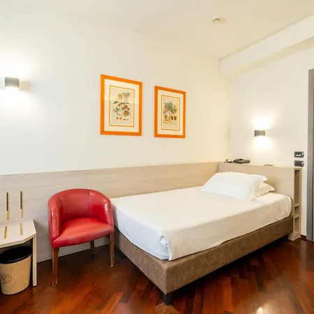 Regina 4* Milánó