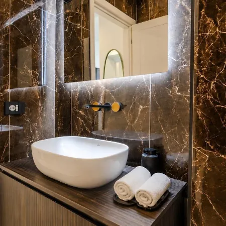 Konukevi B And G San Babila- Luxury In The Heart Of - Design District Milano