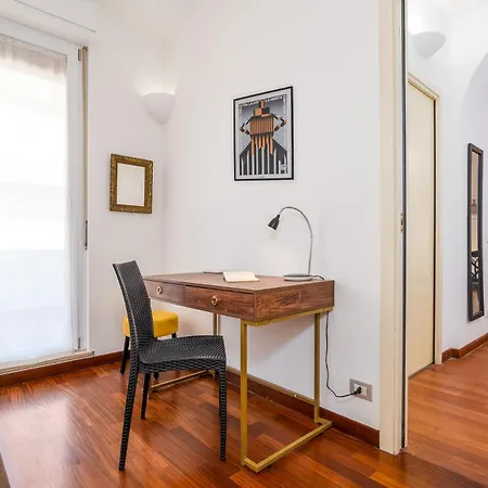 Flat In Center With Terrace, Near Garibaldi Fs Milão