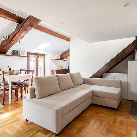 Appartement Cozy Sky Nest Near Shopping Area