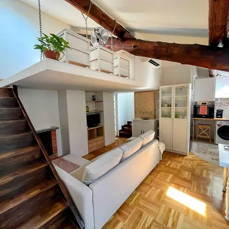 Appartement Cozy Sky Nest Near Shopping Area
