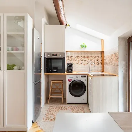 Cozy Sky Nest Near Shopping Area * Milan