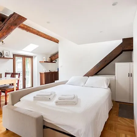 Appartement Cozy Sky Nest Near Shopping Area