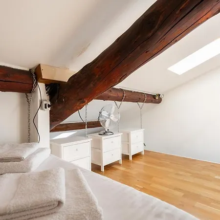Appartement Cozy Sky Nest Near Shopping Area