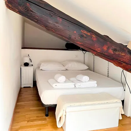 Cozy Sky Nest Near Shopping Area Appartement Milan