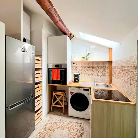 Cozy Sky Nest Near Shopping Area Appartement *