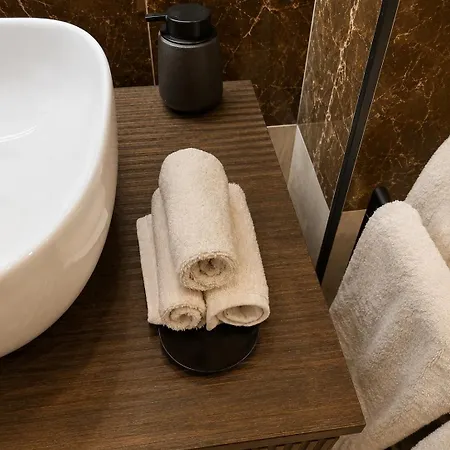 B And G San Babila- Luxury In The Heart Of - Design District Milano