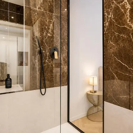 B And G San Babila- Luxury In The Heart Of - Design District