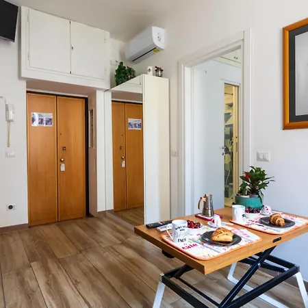 Casa Dimi - 2 Bedroom 2 En-suite Bath, 2 Min M5, Smart Lock Апартаменты