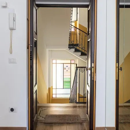 Casa Dimi - 2 Bedroom 2 En-suite Bath, 2 Min M5, Smart Lock Апартаменты