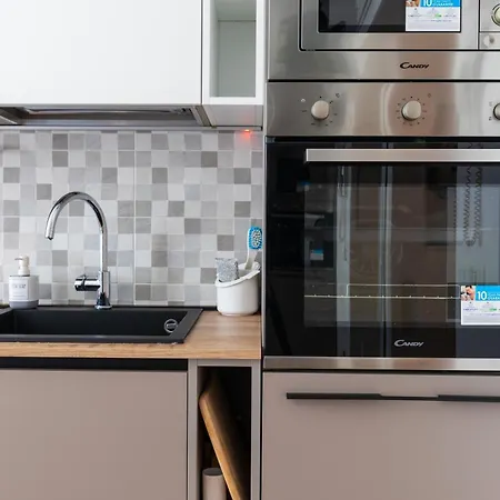 Casa Dimi - 2 Bedroom 2 En-suite Bath, 2 Min M5, Smart Lock