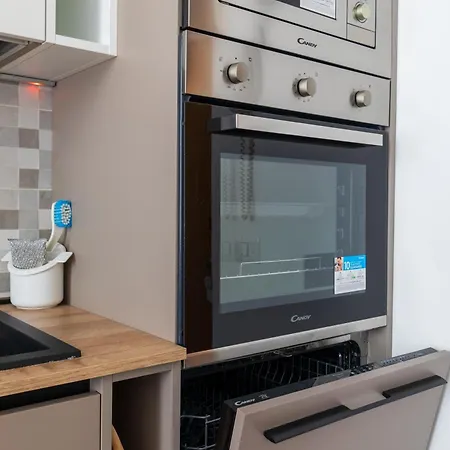 Casa Dimi - 2 Bedroom 2 En-suite Bath, 2 Min M5, Smart Lock Апартаменты