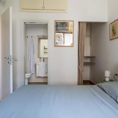 Апартаменты Casa Dimi - 2 Bedroom 2 En-suite Bath, 2 Min M5, Smart Lock