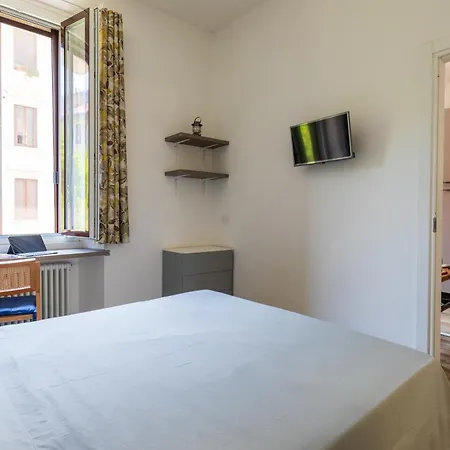 Casa Dimi - 2 Bedroom 2 En-suite Bath, 2 Min M5, Smart Lock Апартаменты