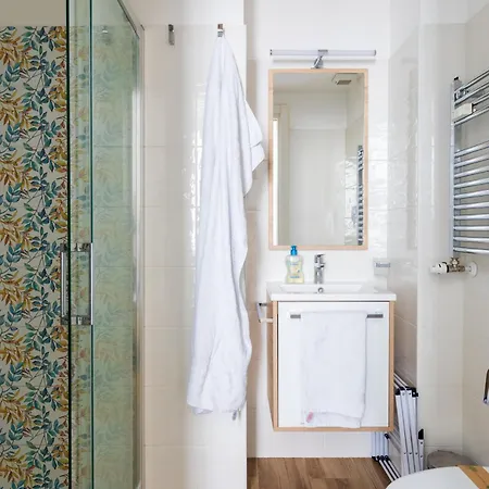 Апартаменты Casa Dimi - 2 Bedroom 2 En-suite Bath, 2 Min M5, Smart Lock