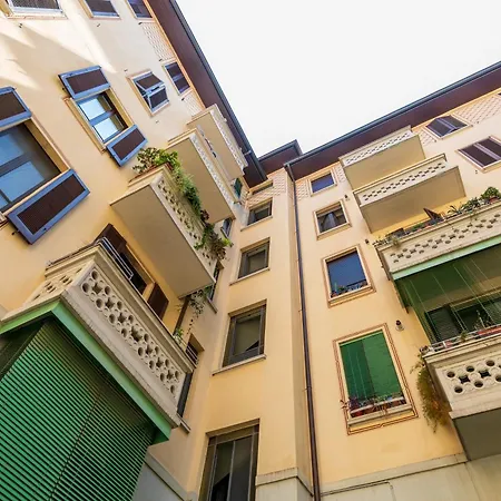 Апартаменты Casa Dimi - 2 Bedroom 2 En-suite Bath, 2 Min M5, Smart Lock *