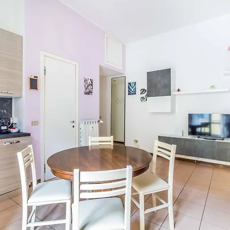 Apartment Domusmi San Gregorio 10 *