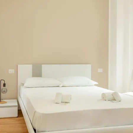 Exclusive - Next To The Metro * Milano