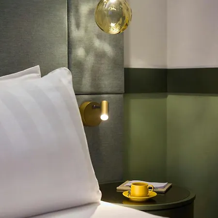 Nemi, Milan, A Tribute Portfolio 5* Milan