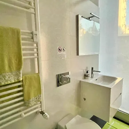 Bellissima Con Bagno Privato Citylife - Sempione Alloggio in famiglia