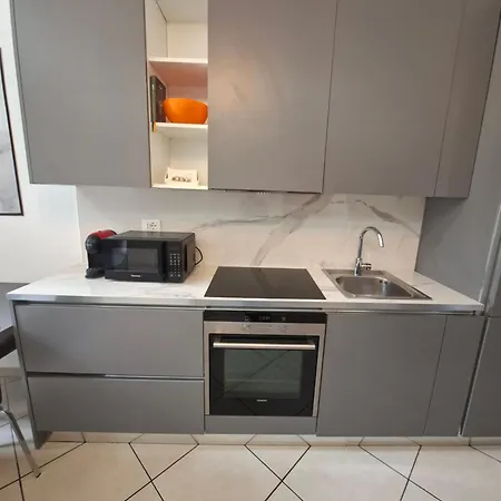 Atene Bilocale In Affitto Breve Apartment Milan