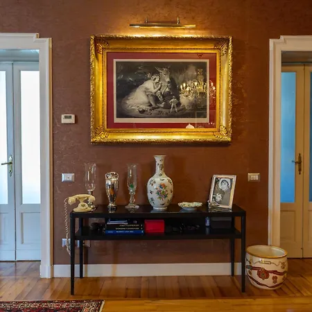 Charming Elegant In Historic Art Nouveau Building, Отель типа 