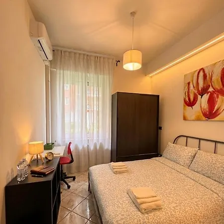 In Elegant Close To The Center 게스트하우스 3*