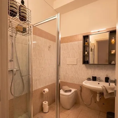 In Elegant Close To The Center 게스트하우스 3*