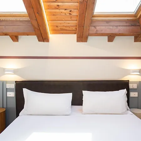 Rossovino Boutique 3*