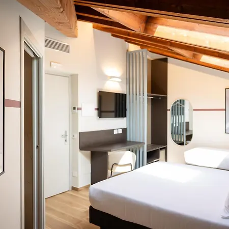 Rossovino Boutique 3*