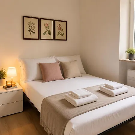 Elegant Two-bedroom In The Heart Of Porta Romana, 2 Minutes From The Metro, With Easy Access To Qc Terme And The Duomo * Milan