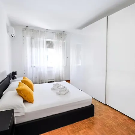 Large And Modern With Ac - Solari * Milán