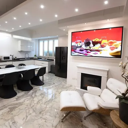アパート La Galleria - 160 Sqm Design Apartment, & Parking ミラノ