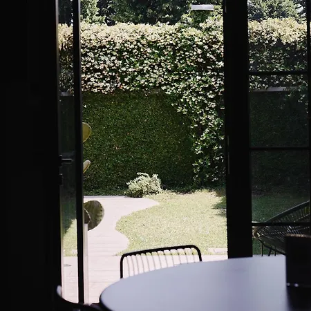 Modern Canal-side Loft With Private Garden * Milán