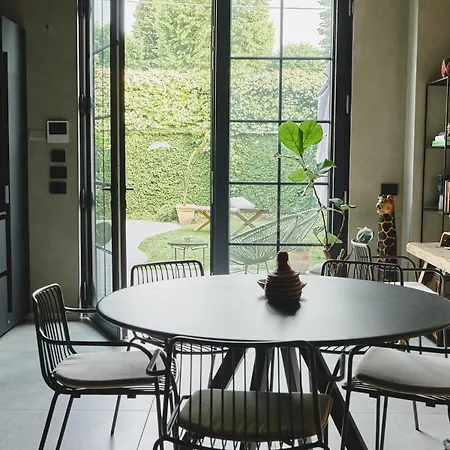 Modern Canal-side Loft With Private Garden *