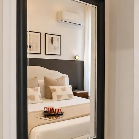 Comecasa Sforza Chic -10 Min Walk From Duomo アパート ミラノ