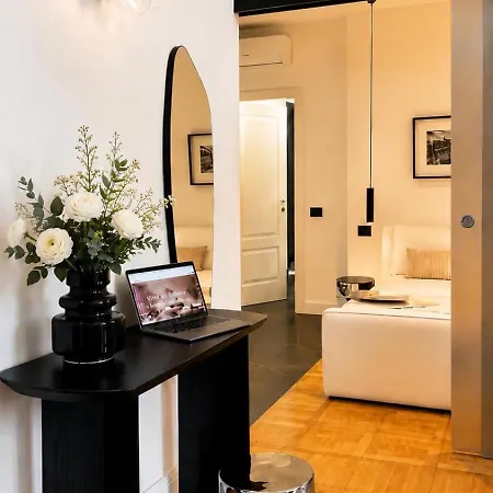Comecasa Sforza Chic -10 Min Walk From Duomo アパート ミラノ