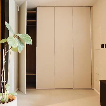 Modern Canal-side Loft With Private Garden * Milán