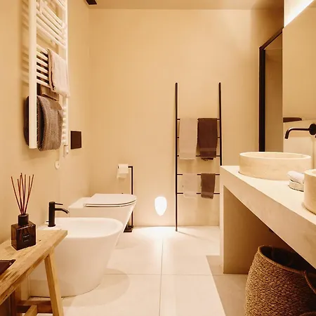 Modern Canal-side Loft With Private Garden Apartamento