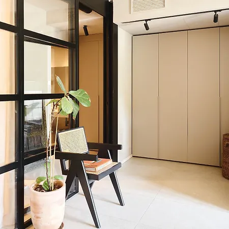 Modern Canal-side Loft With Private Garden Milán