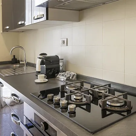 Fifty Eight Missori Three Bedrooms Daire *