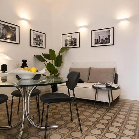 Comecasa Sforza Chic -10 Min Walk From Duomo アパート