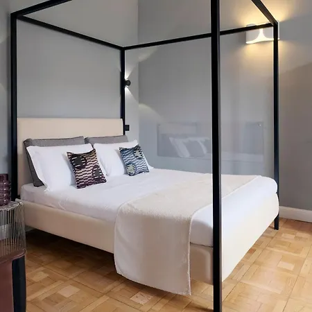 Comecasa Sforza Chic -10 Min Walk From Duomo アパート ミラノ