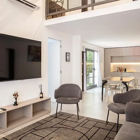 Luxury House In Pietrasanta 140 Mq מילאנו