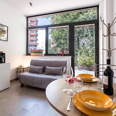 5 Min Walk To M1 Metro - Private - Citylife ミラノ