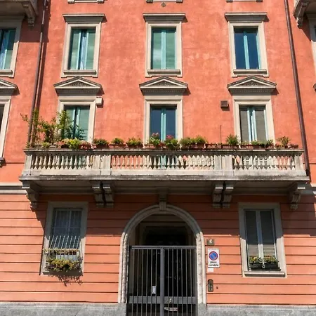 Appartamento Ampio Trilocale 5 Posti Letto, 2 Bagni - M4 Dateo Milano