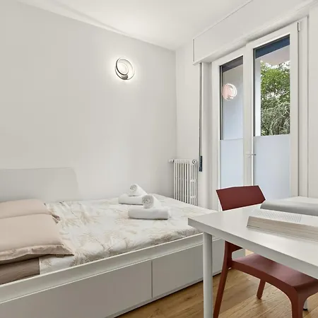 Davide Host Classy&easy Apartment Milan