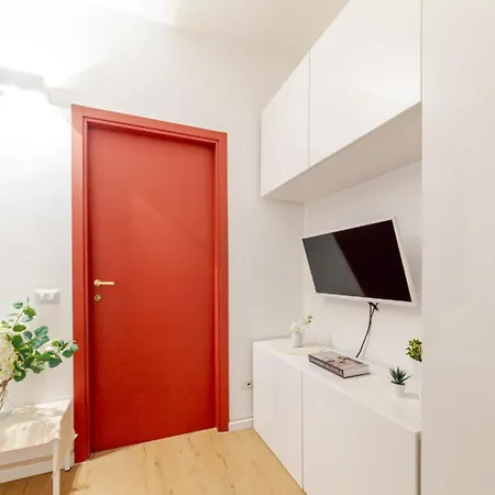 Characteristic One Bedroom Columns Of San Lorenzo Milan