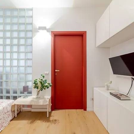 Characteristic One Bedroom Columns Of San Lorenzo *